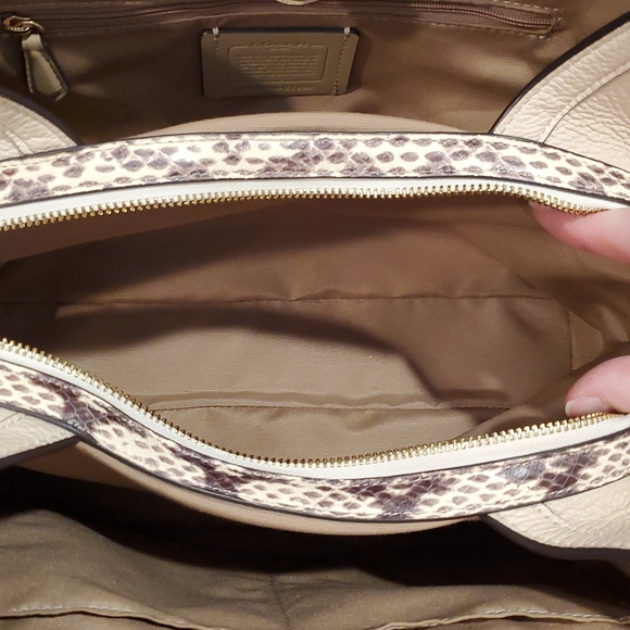 Like NEW Coach Exotic Signature Kristy Bsg - Picture 12 of 13